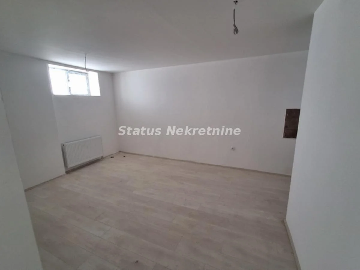 Stari Futog-Uknjižen Dvosoban stan 41 m2 u prizemlju-065/385 8880