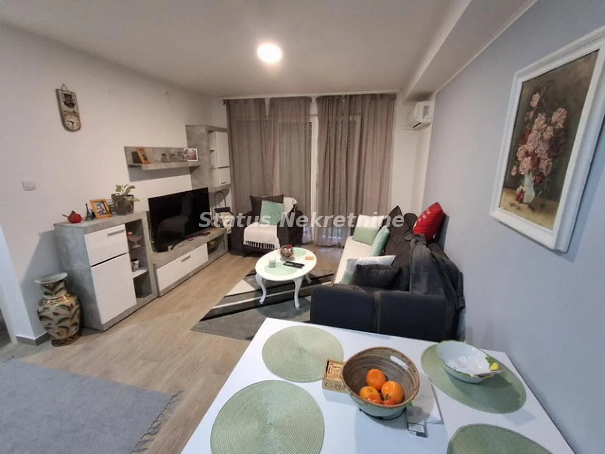 Futog-Namešten Jednoiposoban stan 35 m2 u Prizemlju sa Terasom 10 m2 bliže Veterniku-065/385 8880