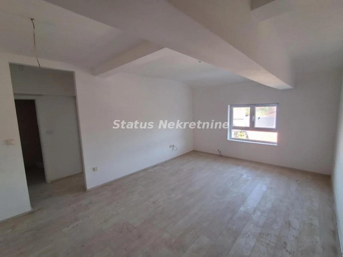 Stari Futog-Uknjižen Dvosoban stan 39 m2 na Prvom spratu-065/385 8880