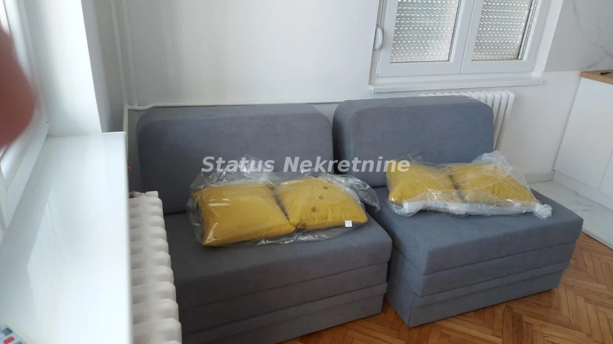 Garsonjera u Maksima Gorkog-odlična.
