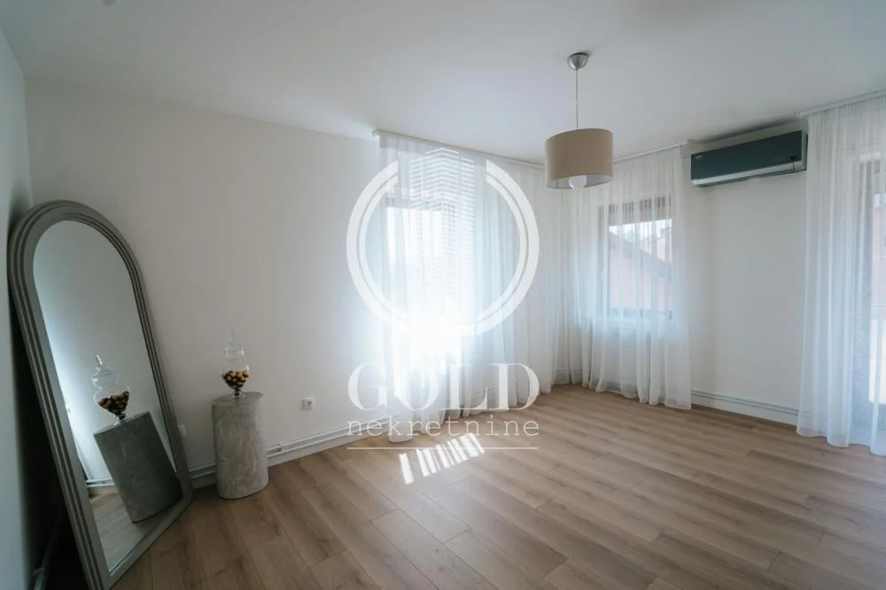 LUKS RENOVIRAN  TROSOBAN STAN U PETROVARADINU-74m2 ID#12089