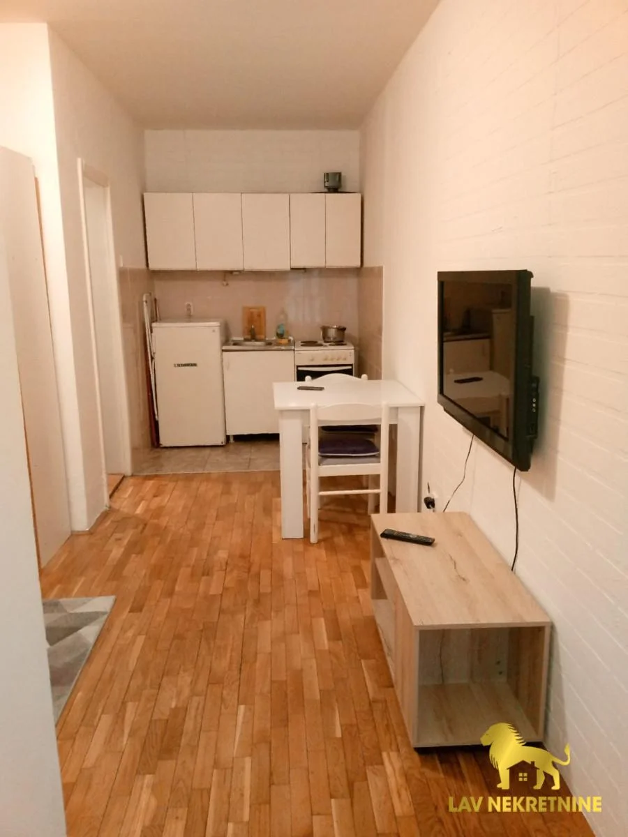 Kopernikova, prizemlje.Kontakt:&nbsp;062 7445 42 (iskljucivo putem poruke poslati link ili agencijsku sifru na Viber/Wha