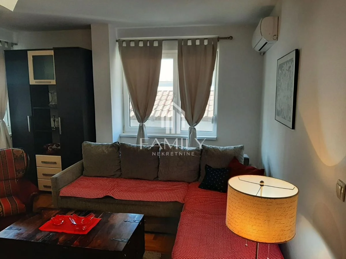 Izdaje se kompletno opremljen dvosoban stan sa terasom – 44 m²