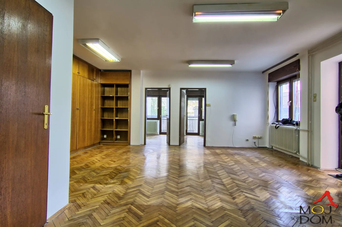 Trosoban stan 66 m² kod Socijalnog – visoko prizemlje, poseban ulaz, idealan za poslovni prostor

Na prodaju trosoban stan površine 66 m², smešten na visokom prizemlju kvalitetne zgrade građene devedesetih godina, u neposrednoj blizini Socijal