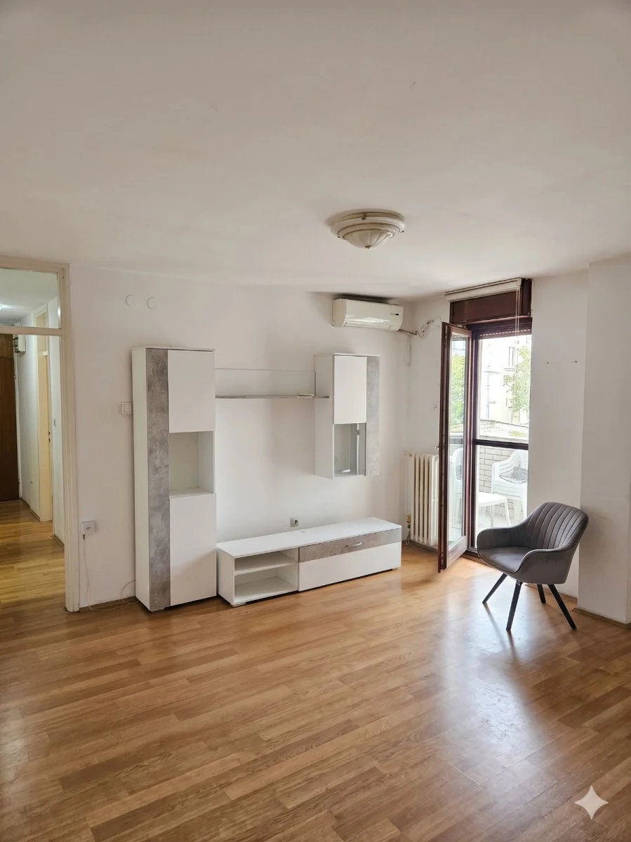 NOVI SAD. SAJAM. DVOIPOSOBAN STAN.(Svet nekretnine, Novi Sad, Reg. br. 405)