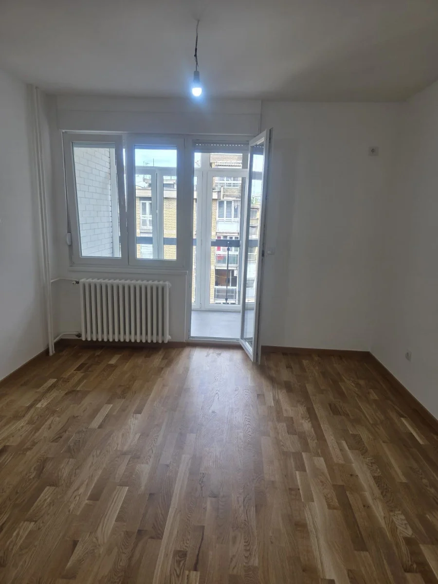NOVI SAD. KEJ.JEDNOIPOSOBAN STAN.(Svet nekretnine, Novi Sad, Reg. br. 405)