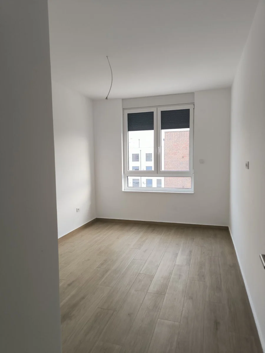 NOVI SAD. TELEP. DVOIPOSOBAN STAN.MOGUĆNOST KUPOVINE GARAŽE U SUTERENU ZGRADE(Svet nekretnine, Novi Sad, Reg. br. 405)