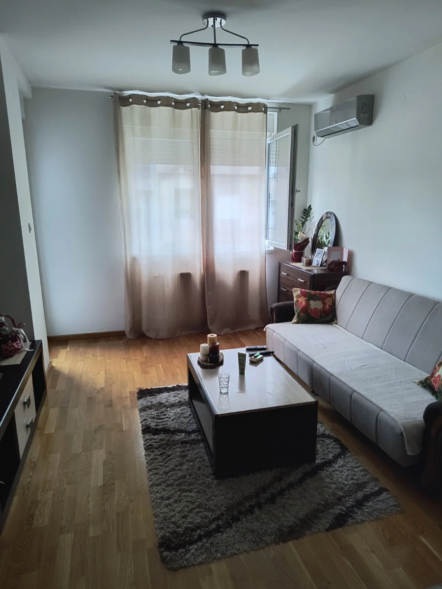 NOVI SAD. PODBARA. JEDNOIPOSOBAN STAN.Mogućnost kupovine parking mesta u dvorištu zgrade.(Svet nekretnine, Novi Sad, R