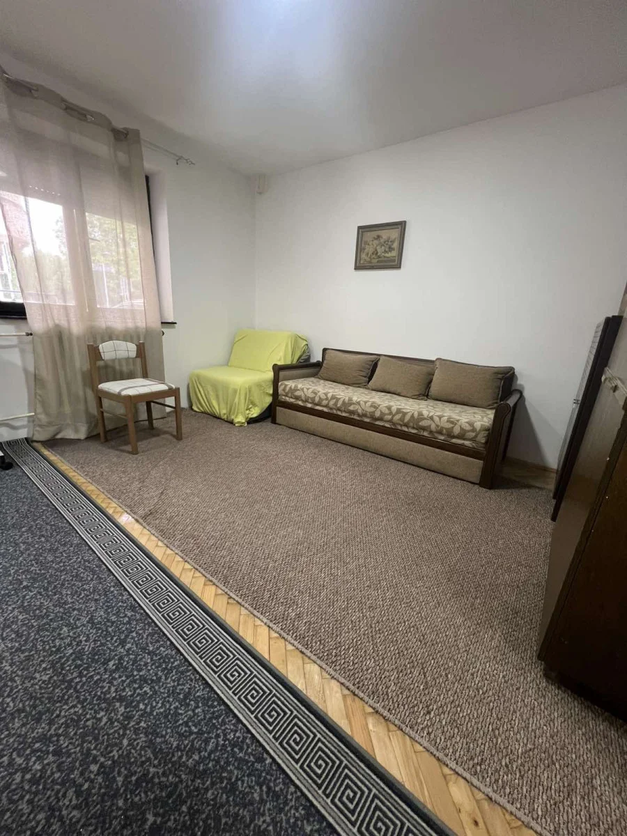 Novi Sad,Grbavica, odlična garsonjera na udarnoj lokaciji, održavana i bez većih ulaganja.Stan je u prizemlju, ima&nb