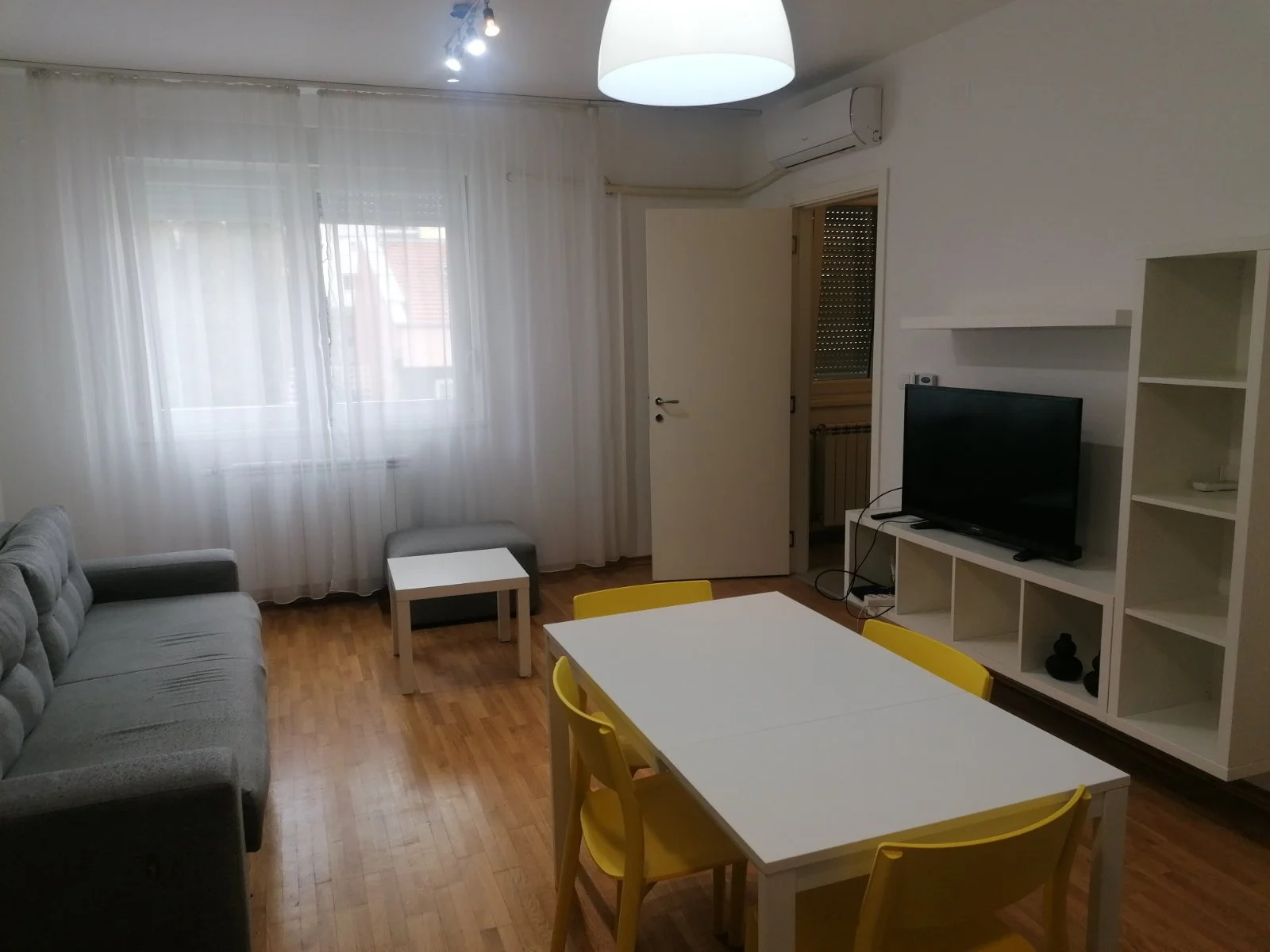 <p>Prodaje se stan od 46 m2 na odlicnoj lokaciji, 5 minuta hoda od centra u mirnoj ulici kod Socijalnog. </p><p>Sastoji 