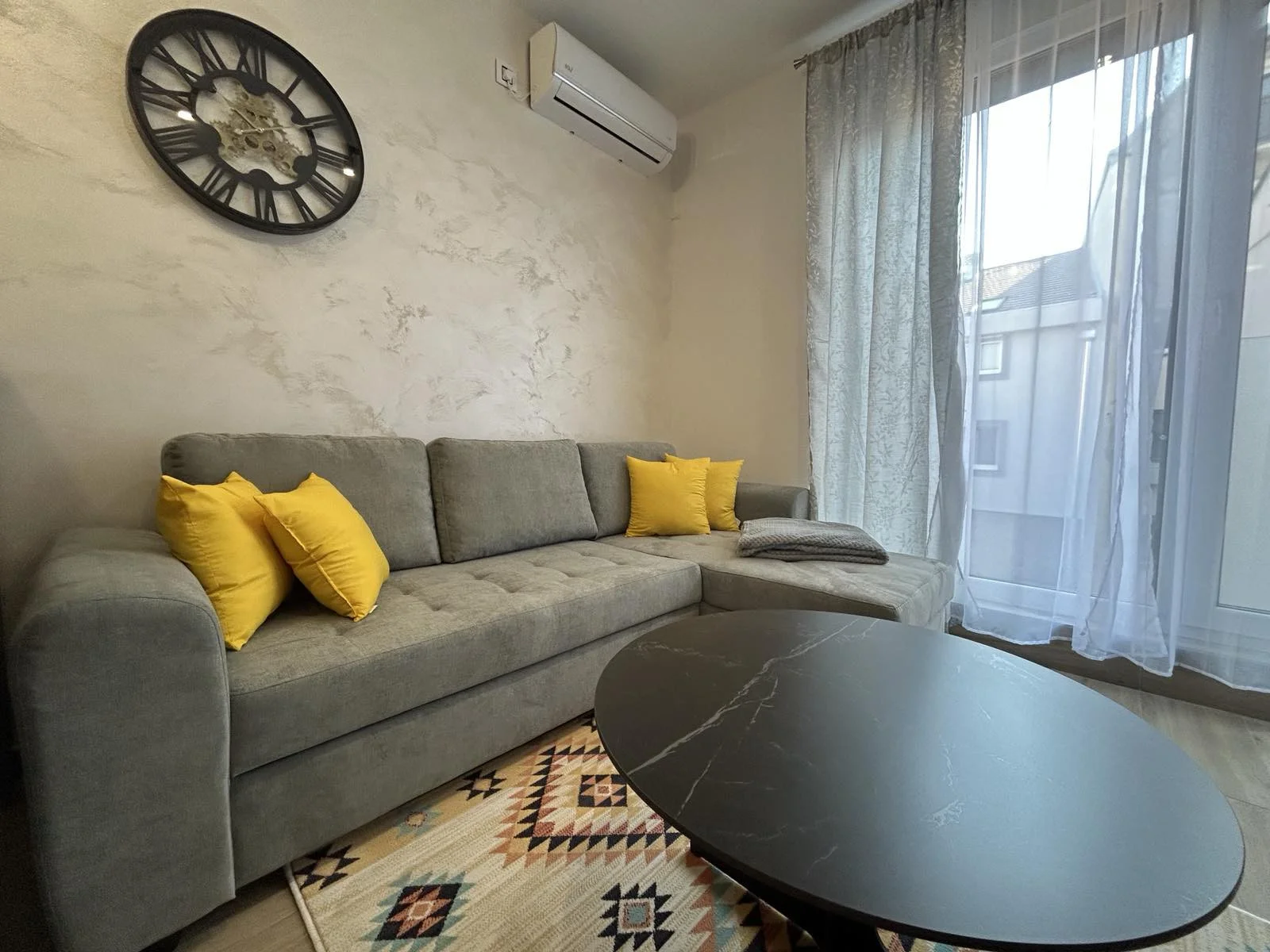 Novi Sad, CENTAR, garsonjera od 24m2 NOVA !!! - Odlična nekretnina za ulaganje u posao tipa izdavanja "stan na dan" . I