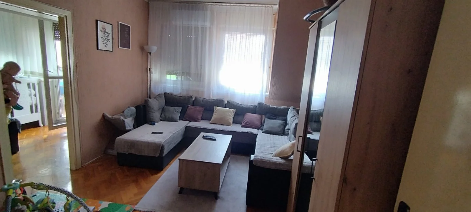 Novi Sad, Bulevar Patrijarha Pavla, u kvalitetnoj ygradi od fasadne cigle prodaje se jednoiposoban stan od 43m2&nbsp; (B