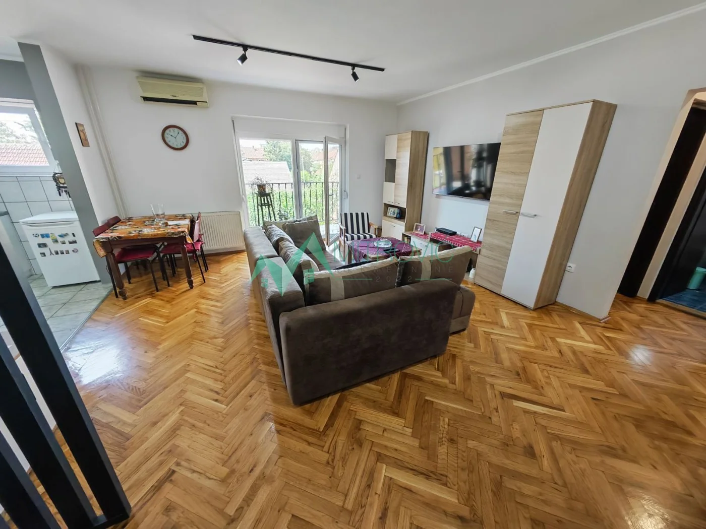 Avijacija, urbana vila, 56 m2. Renoviran dvosoban! 