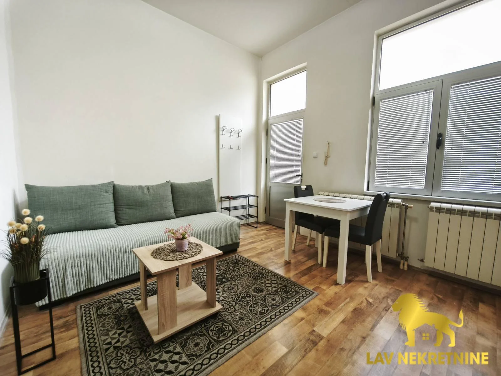Petra Drapsina, prizemlje, terasa sa izlazom na dvoriste. Pet friendly uz dogovor.Kontakt:&nbsp;062 7445 42 (iskljucivo 