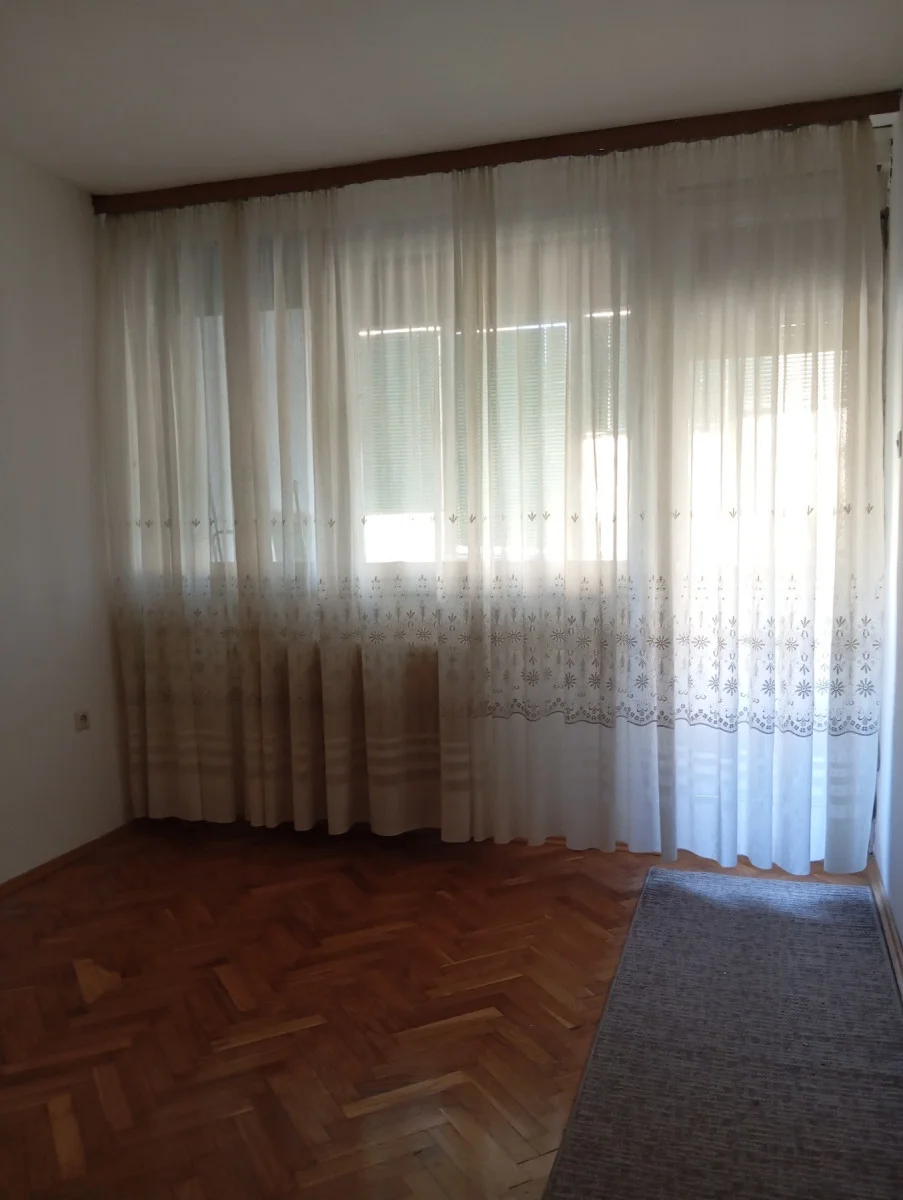 NOVI SAD. STANICA.TROSOBAN STAN,NAMEŠTEN STAN. DVOSTRANO ORIJENTISAN. BLIZU ŠKOLA. VRTIĆ (Svet nekretnine, Novi Sad,