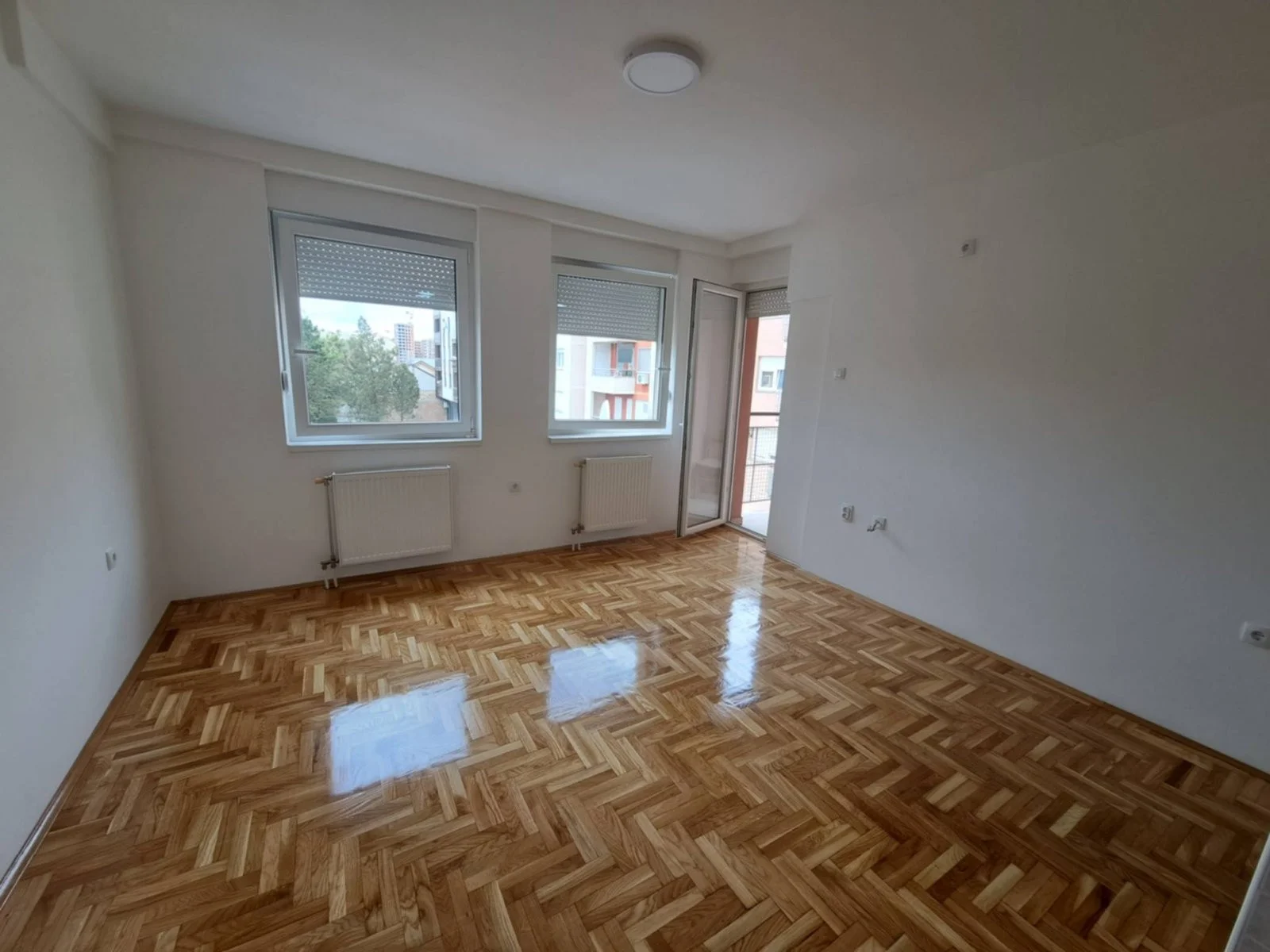 Novi Sad,Telep , Bulevar Patrijarha Pavla, odlična , svetla i komplet renovirana garsonjera. Uknjiženo, zgrada ima lif