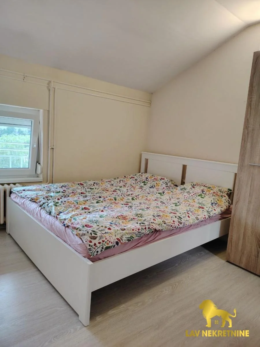 Prodaja: Funkcionalan trosoban stan na Novom NaseljuOglašavamo prodaju odličnog, maksimalno iskorišćenog stana na je