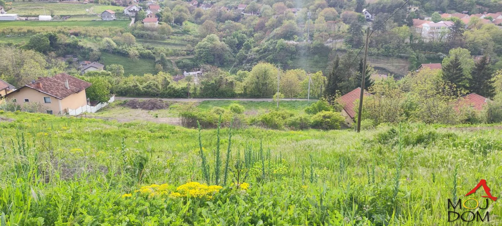 Nudimo vam fenomenalan plac na lepoj poyiciji sa pogledom u prirodu.
Do placa vodi asfaltni put i okuženje je urbanizovano.
Na placu ima dosta zelenila i pod blažom strminom je.
Za sve dodatne informacije kontaktirajte nas:
063304062
Šifra: 700076