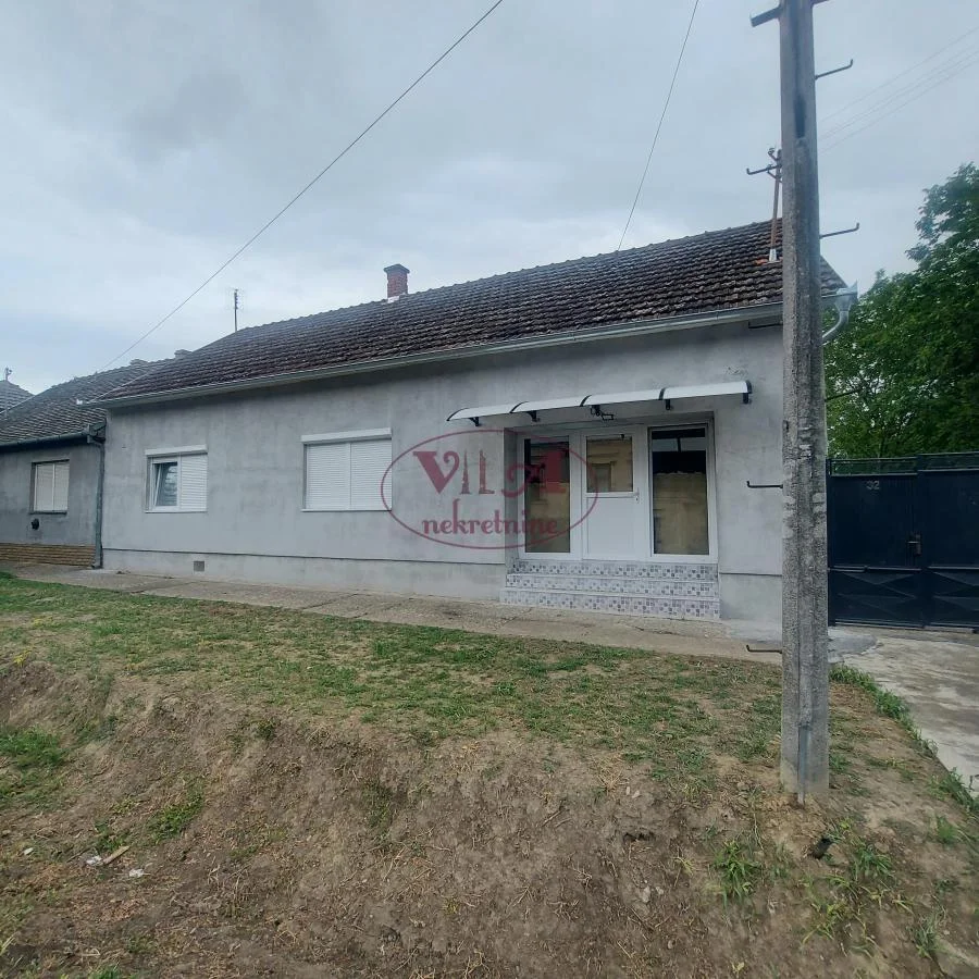 Srbobran, Odlična potpuno renovirana salonska kuća sa lokalom