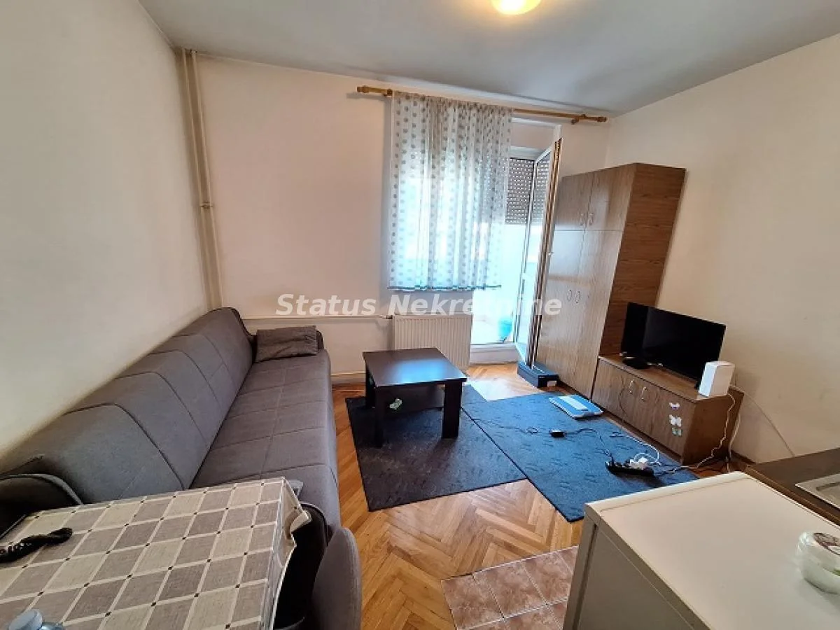 NAMEŠTENA GARSONJERA 24M2 NA GRBAVICI, TERASA, 240EU