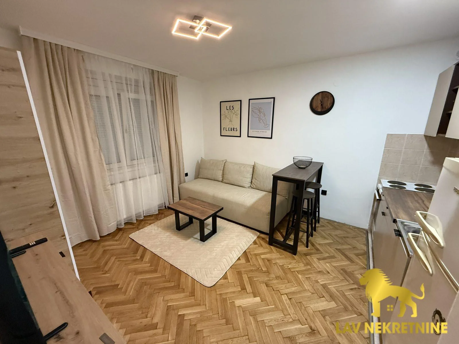 Potpuno renovirana garsonjera. Veoma niski troskovi.Kontakt:&nbsp;062 7445 42 (iskljucivo putem poruke poslati link ili 
