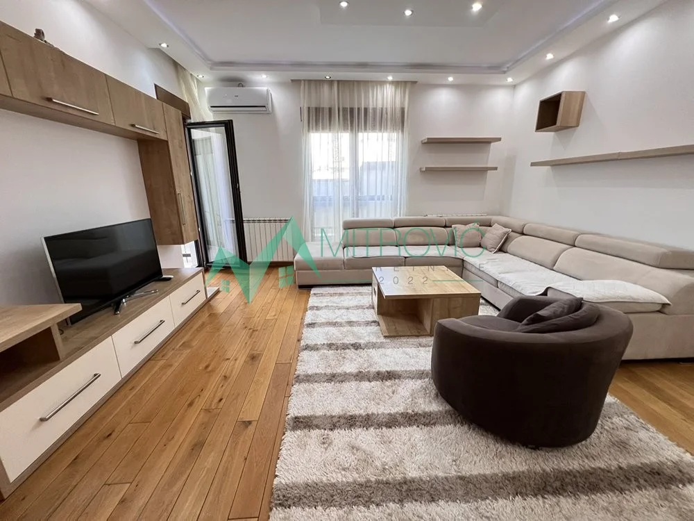 Novi Sad, Centar - Pešačka zona! Odličan, komforan dvosoban stan + garaža 