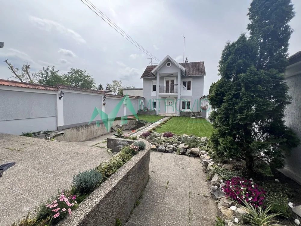 Novi Sad, Telep - Odlična kuća na lepoj i veoma mirnoj lokaciji - 354 m2 + 81 m2 pomoćni objekat u dvorištu 