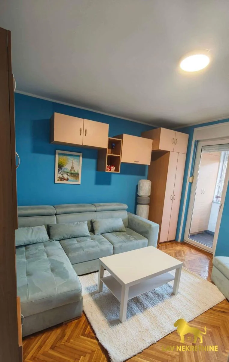 Nije pet friendly.Kontakt:&nbsp;062 7445 42 (iskljucivo putem poruke poslati link ili agencijsku sifru na Viber/Whatsapp