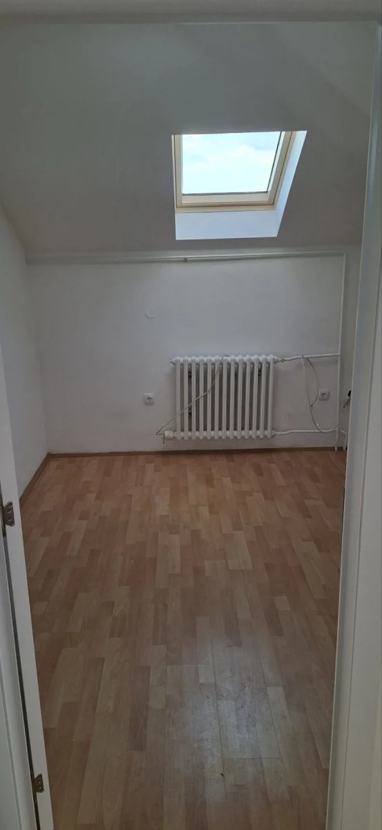 NOVI SAD. STANICA. JEDNOIPOSOBAN STAN. RENOVIRAN STAN.(Svet nekretnine, Novi Sad, Reg. br. 405)