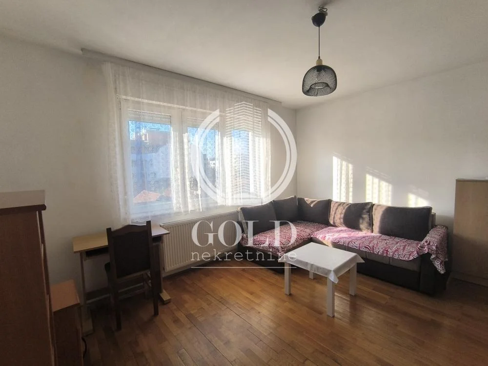 Izdavanje, 0.5, 240 eur, Bulevar Cara Lazara ID#12275