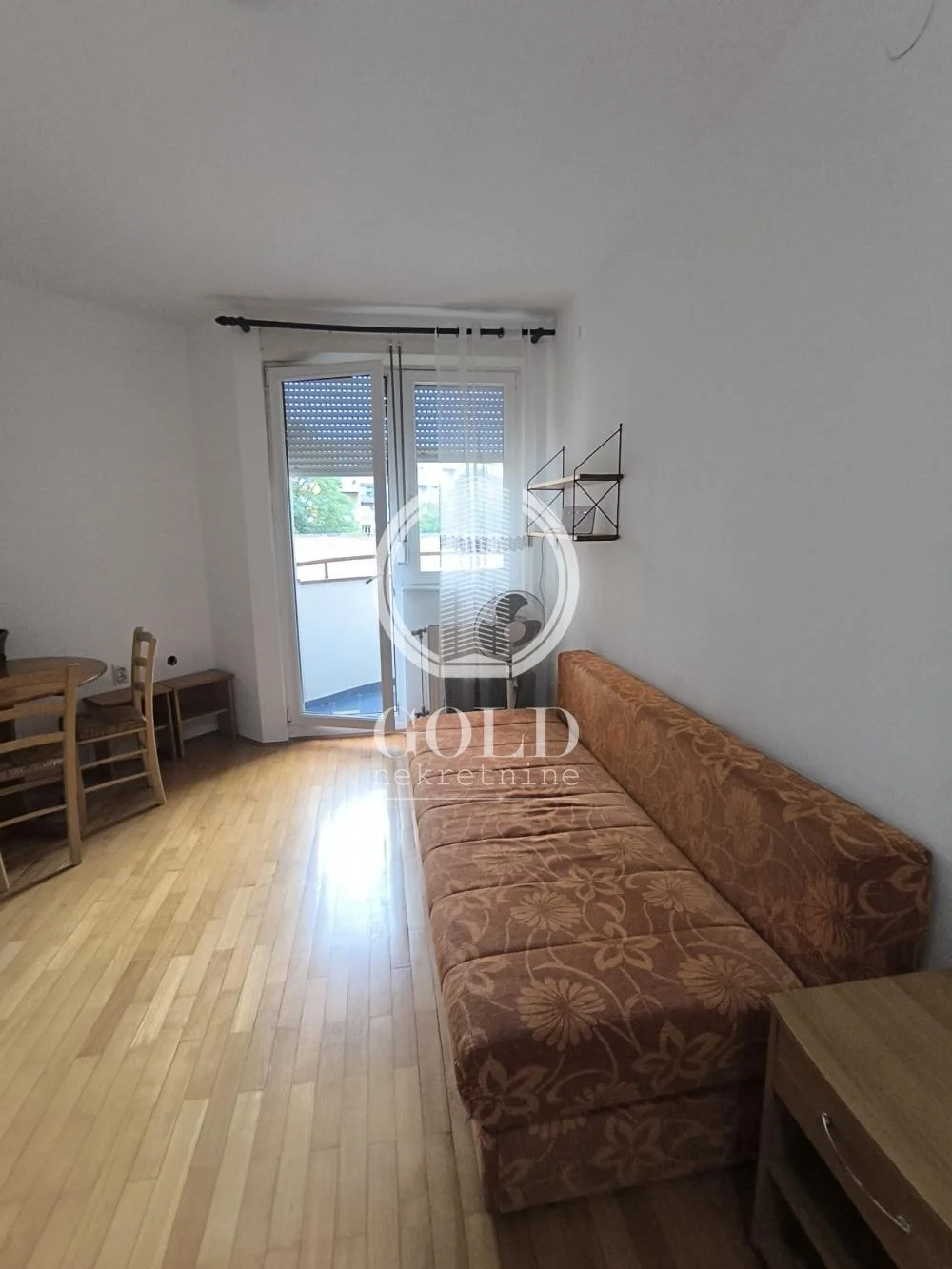 Izdavanje Stan 0.5: Novi Sad-Grbavica, 23.00m2, 250 eur ID#12274