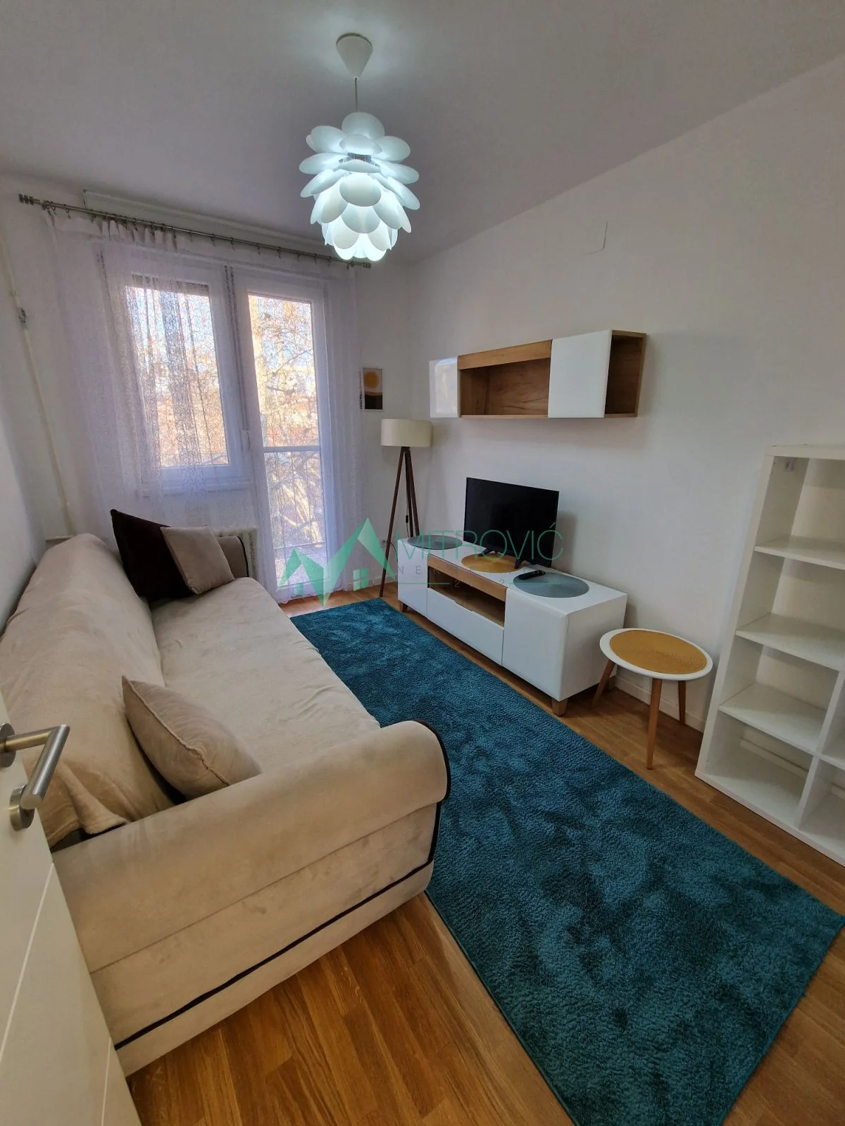 Izdaje se dvosoban stan na Grbavici – 500 € 