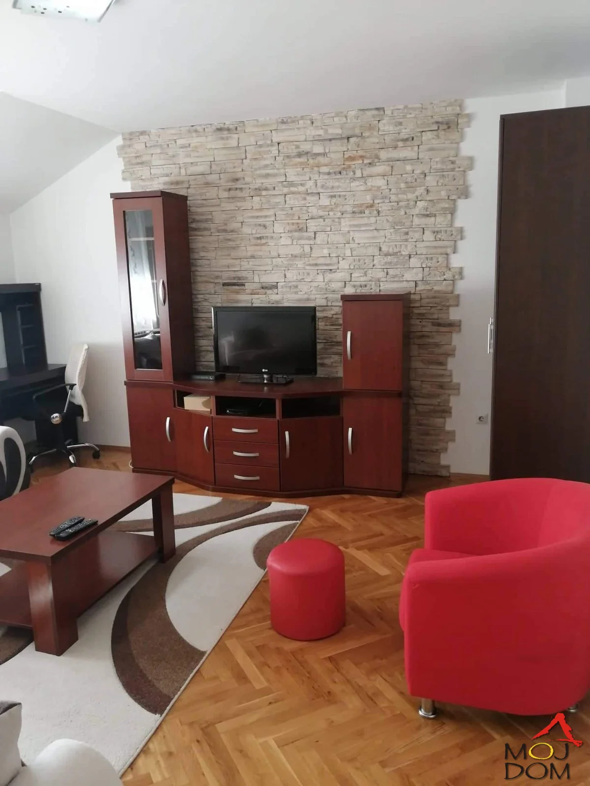 Svetao i funkcionalan jednosoban stan na Novom Naselju – 38m²

Na prodaju kompletno namešten jednosoban stan površine 38m², smešten na odličnoj lokaciji na Novom Naselju, u neposrednoj blizini crkve i svih sadržaja neophodnih za kvalitetan i