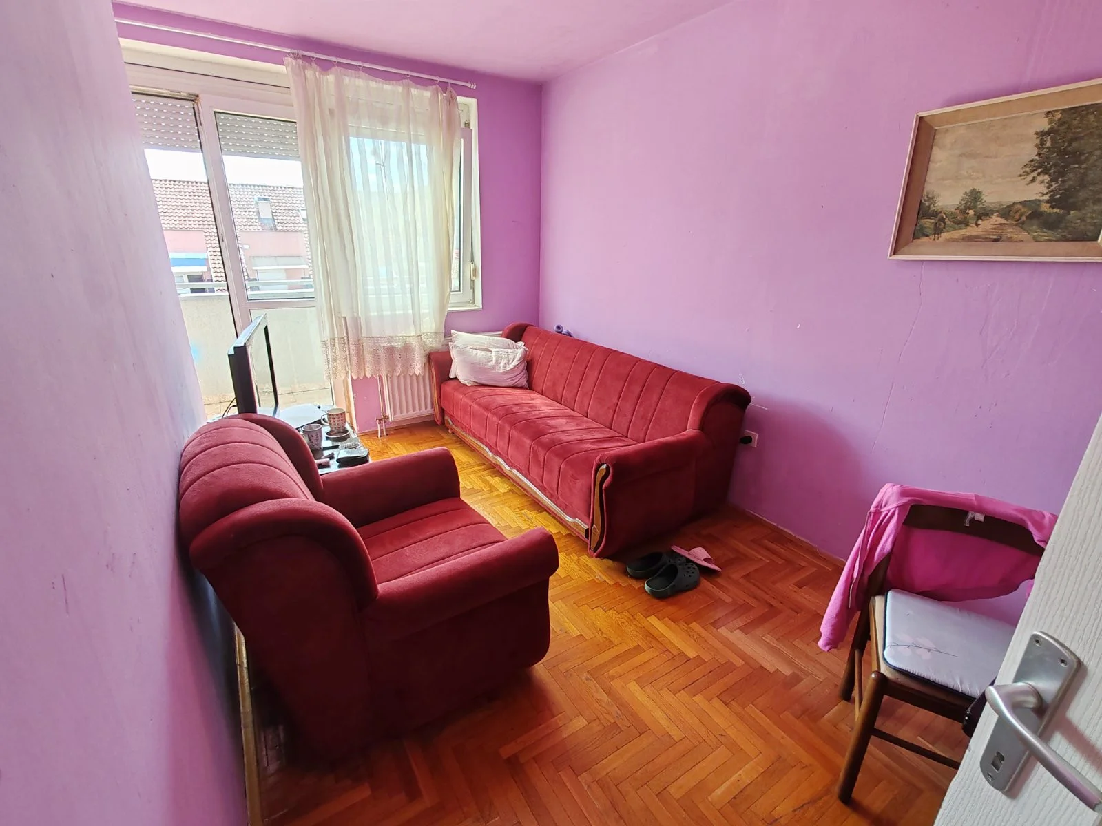 Novi Sad, Nova Detelinara , manji dvosoban stan bez većih ulaganja , odličan kao investicija za izdavaje ili za život