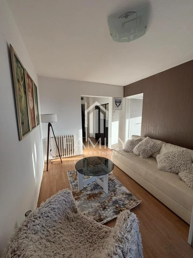 Dvosoban stan, 40 m², Bulevar Oslobođenja, Novi Sad, 9/18