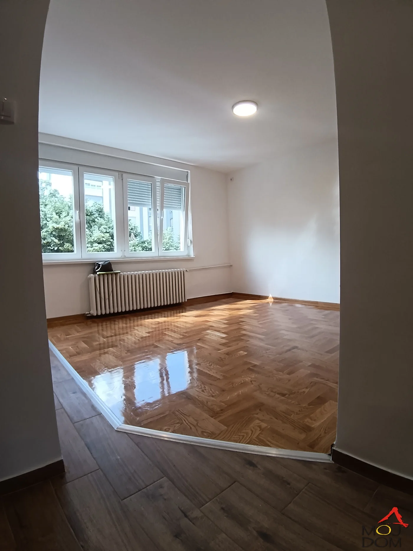 Kompletno renoviran dvoiposoban stan na Grbavici – kvalitet, lokacija i udobnost na jednom mestu

Na prodaju izuzetno kvalitetno renoviran dvoiposoban stan površine 49m², smešten na 3. spratu stambene zgrade na jednoj od najtraženijih lokacija 