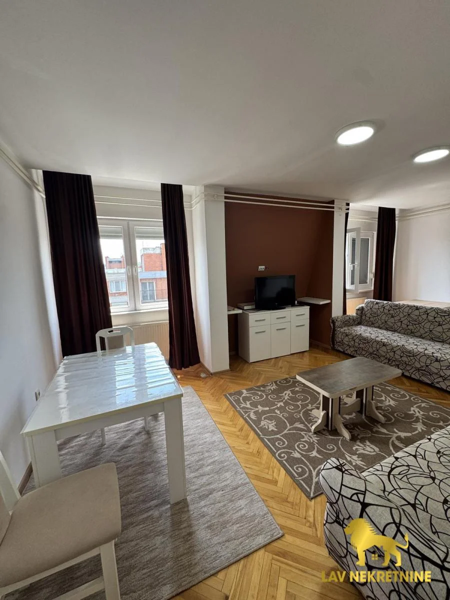 Drage Spasic. Nije pet friendly. Not for foreign citizens.Kontakt:&nbsp;062 7445 42 (iskljucivo putem poruke poslati lin