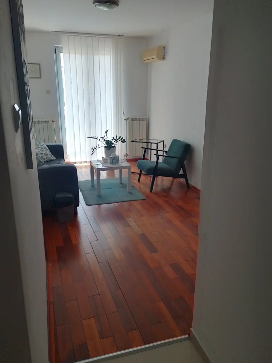 Novi Sad, Bulevar Oslobodjenja , na najatraktivnijem delu na samoj granici Grbavice i Centra / Spensa, u novijoj zgradi 