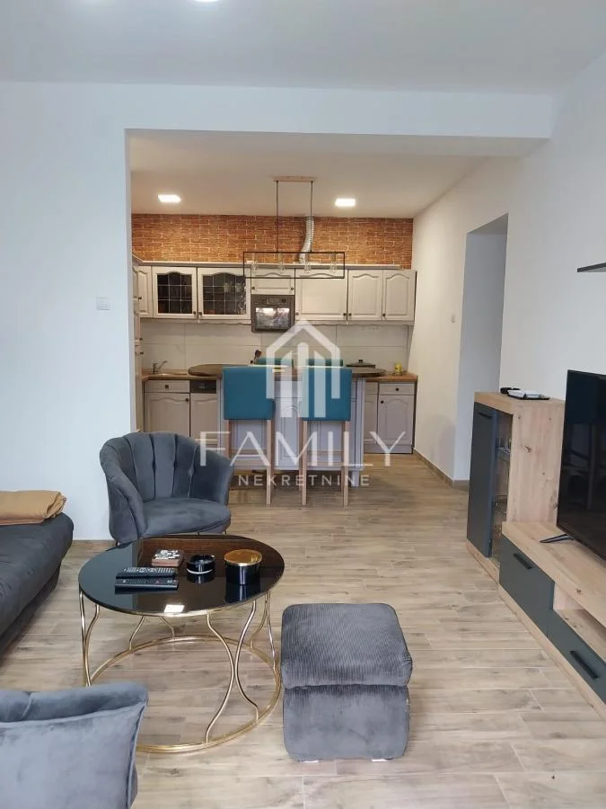 Odličan jednoiposoban stan, 45m2, Petrovaradin