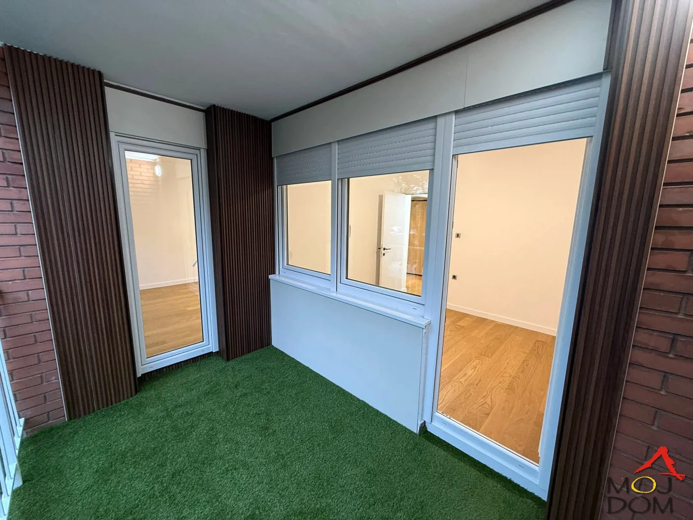 Na prodaju izuzetno svetao i funkcionalan stan površine 48m², smešten na drugom spratu održavane stambene zgrade sa liftom, u jednom od najtraženijih delova naselja Avijacija.

Stan je u potpunosti renoviran i ne zahteva dodatna ulaganja. Odliku