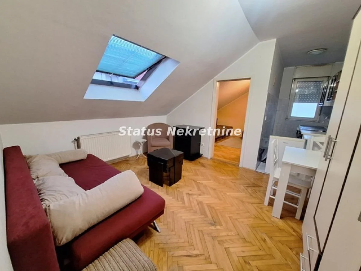 NAMEŠTEN JEDNOIPOSOBAN STAN 36M2 GRBAVICA POTKROVLJE 230EU