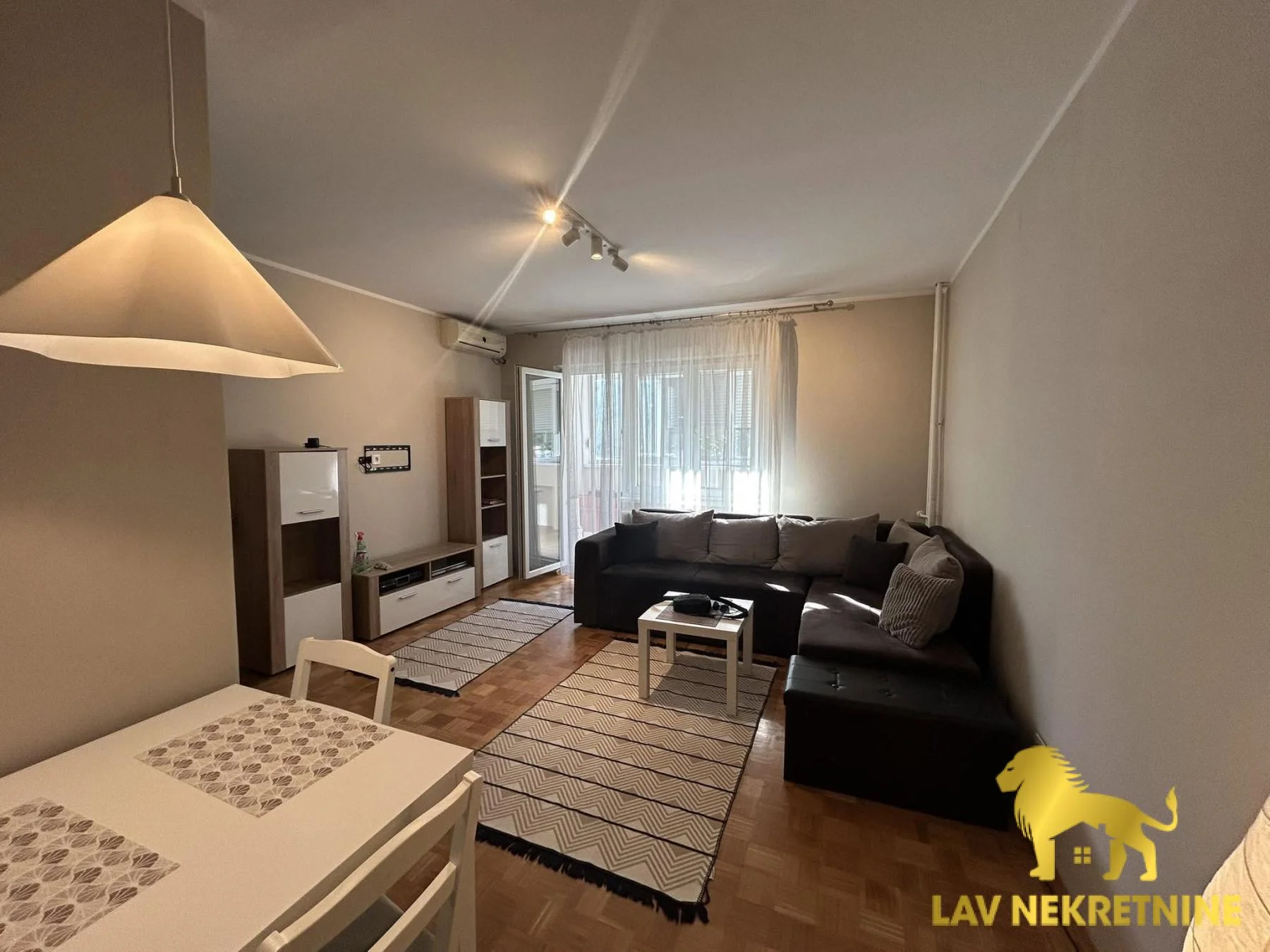 Depozit 300€Kontakt:&nbsp;062 7445 42 (iskljucivo putem poruke poslati link ili agencijsku sifru na Viber/Whatsapp/SMS