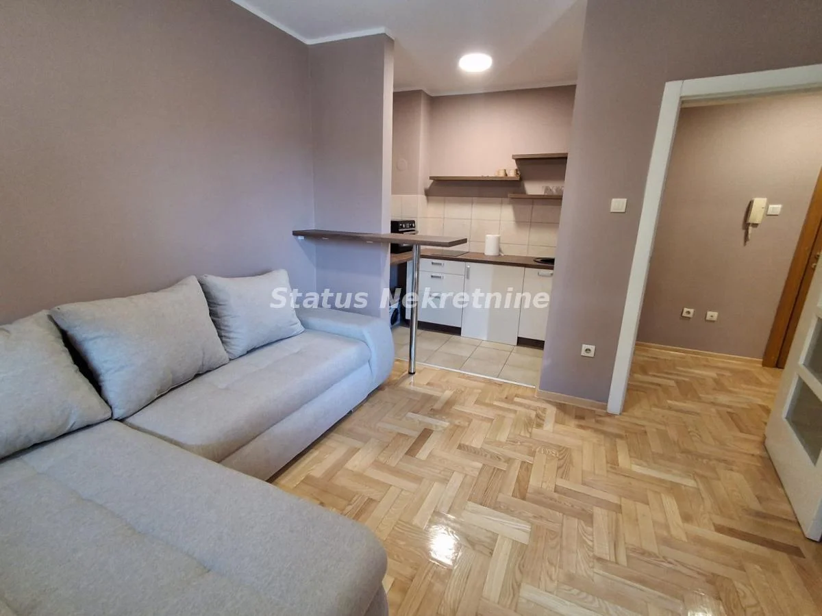 Garsonjera u Centru, Novi Sad, 24 m², 1. sprat