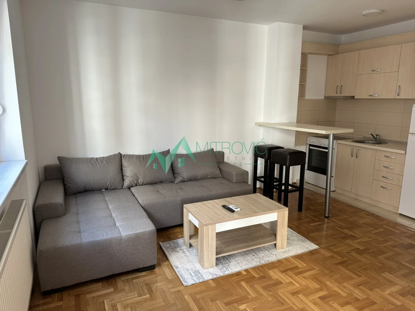 Grbavica- odlična garsonjera sa terasom (Šifra:9102158) 