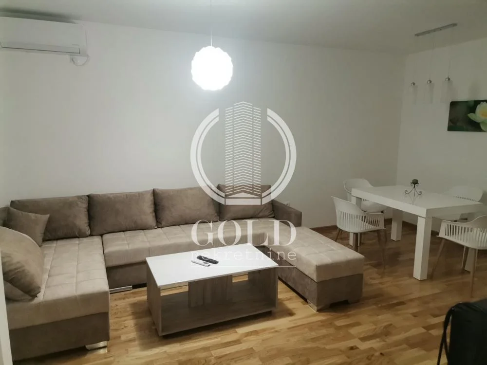 Izdavanje stana-Dvosoban, Petrovaradin, 400eur sa parking mestom ID#7612