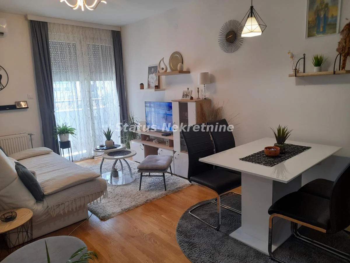 Komforan jednoiposoban stan, 45 m2, komplet opremljen, sa niskim mesečnim režijama, Bulevar Patrijarha Pavla