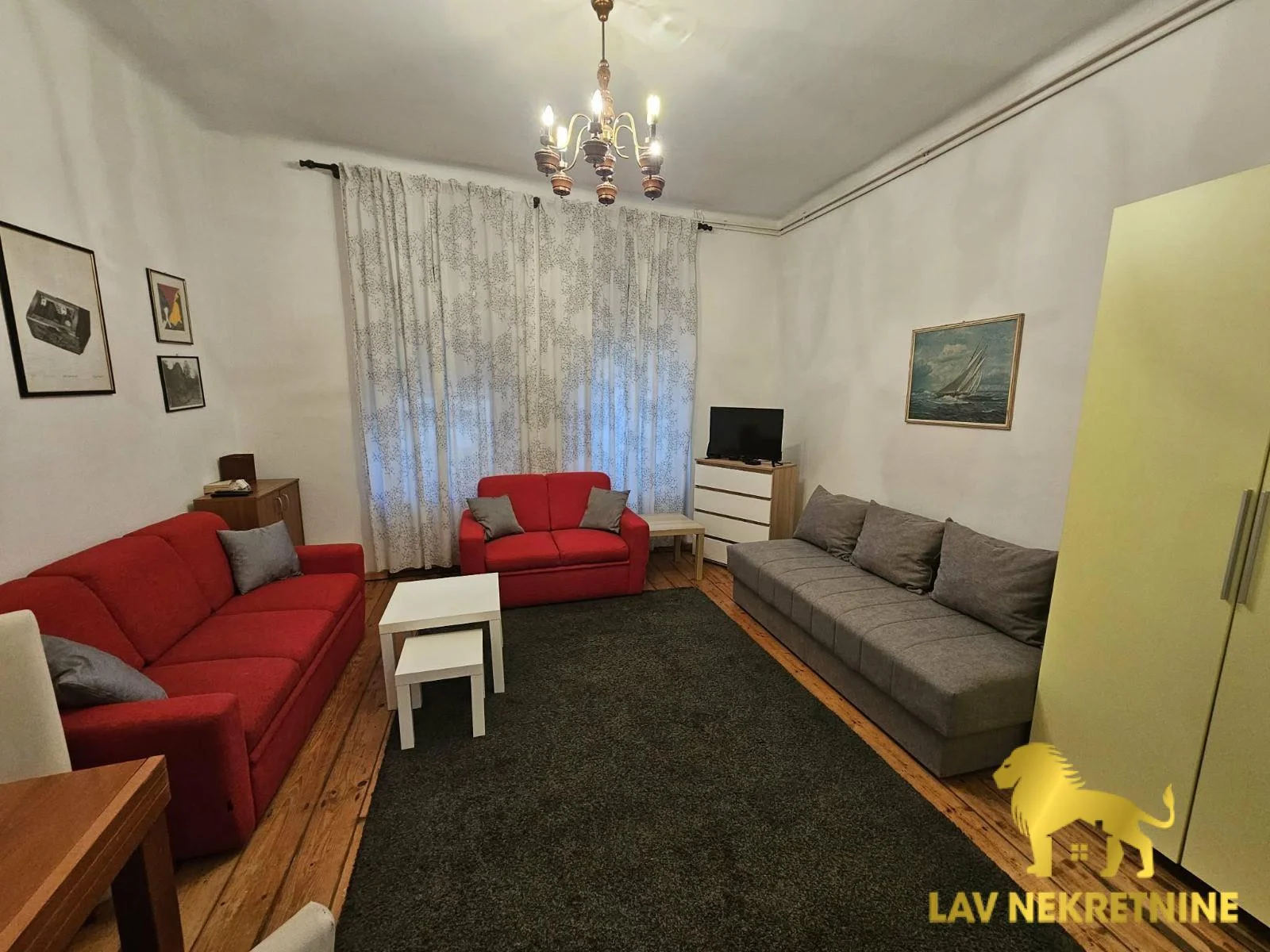 Dvorisni stan. Centar - PodbaraKontakt:&nbsp;062 7445 42 (iskljucivo putem poruke poslati link ili agencijsku sifru na V