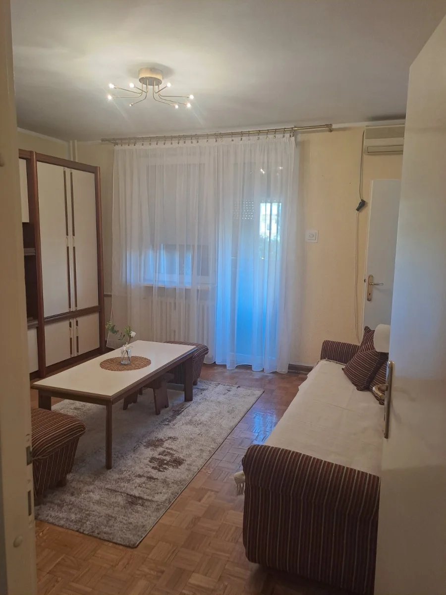 NOVI SAD. BULEVAR. JEDNOIPOSOBAN STAN.(Svet nekretnine, Novi Sad, Reg. br. 405)