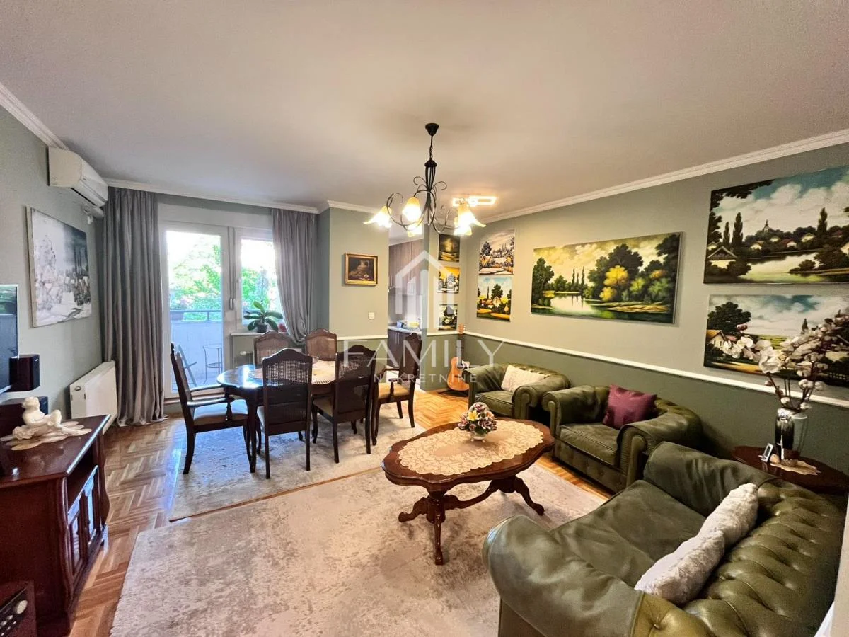Luksuzan porodični troiposoban stan sa garažom – Podbara, 69 m²