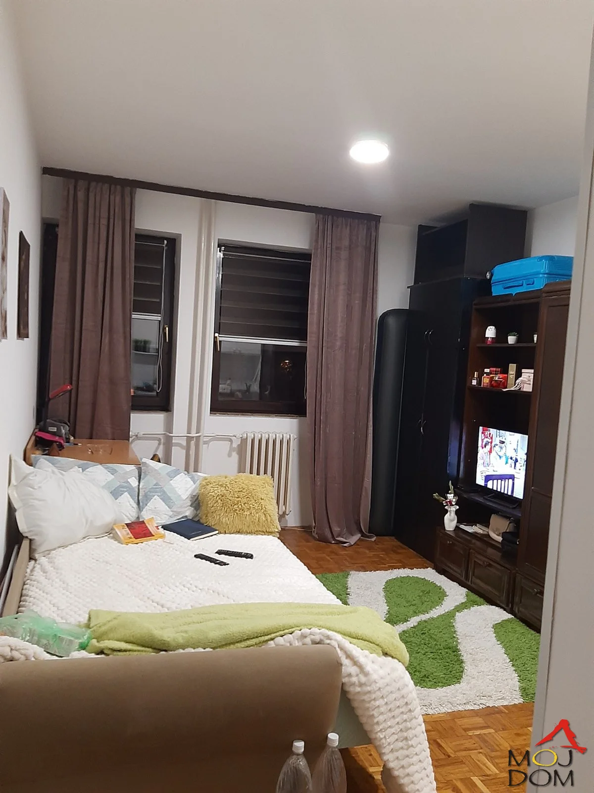

Na prodaju odlična garsonjera u neposrednoj blizini Aleksandar zgrade, na Bulevaru u Novom Sadu.

Stan je namešten, funkcionalnog rasporeda i odmah useljiv. Nekretnina je uredno uknjižena 1/1, bez tereta, sa mogućnošću kupovine putem s